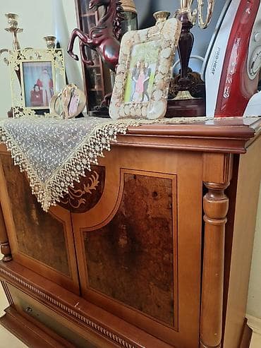 klassik mebel: İşlənmiş, Güzgüsüz — 1