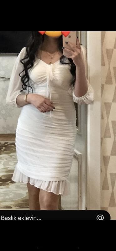 Ağ rəngli, bədənə oturan mini don - Model: yığma (ruched) dizaynlı