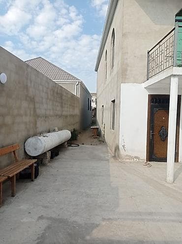 berde: Satılır.Bir həyətdə 2 ev. 2 mərtəbəli tam təmirli,beton monolit — 2