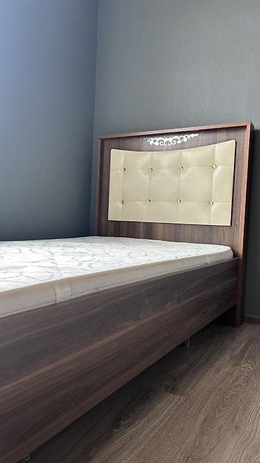 İşlənmiş, Təknəfərlik çarpayı, Bazasız, Matras ilə, Siyirməsiz