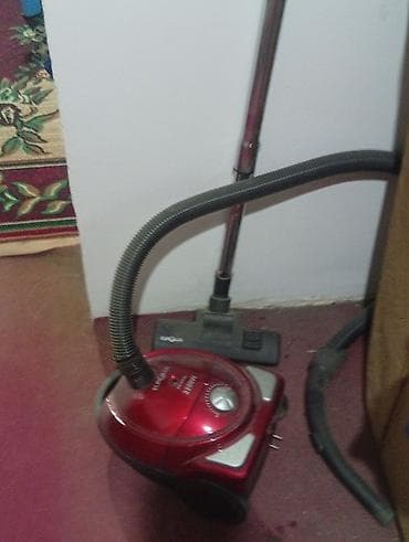 iphone 11 dubai version: Qırmızı rəngli tozsoran - Brend/model: Beko (korpus üzərində “Beko” — 1