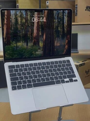 Apple MacBook (gümüş rəng) Xüsusiyyətlər və dizayn: - 13 düymlük