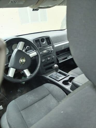 şlanq satışı: Chrysler 300 sedan – ağ rəng - Kuzov: 4 qapılı, geniş salonlu — 7