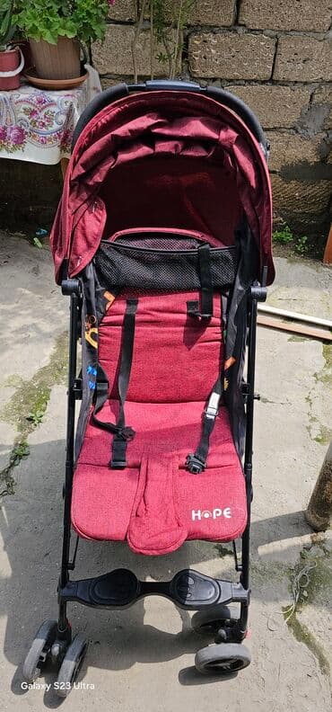 купить детскую коляску: Tünd qırmızı rəngdə, qara çərçivəli uşaq arabası. Təhlükəsiz oturacaq — 2