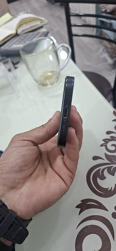 video magnitofon: IPhone 16 Pro, Черный, Беспроводная зарядка — 6