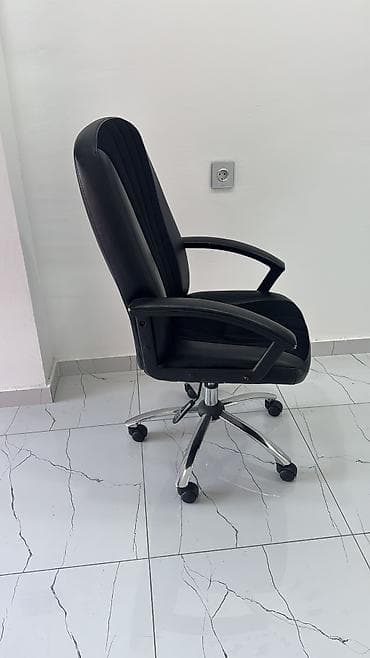 komputer masası: Ofis mebel dəsti – L formalı və əlavə köməkçi masa ilə + 2 qonaq — 3
