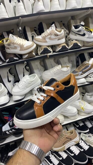 flis kişi tolstovkaları: Məhsul: Kişi və qadın ayaqqabıları – gündəlik və stil kombinasiyası — 1