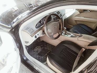on panel: Mercedes-Benz E-Class sedan - Korpus: qara rəng, 4 qapı, xrom — 5