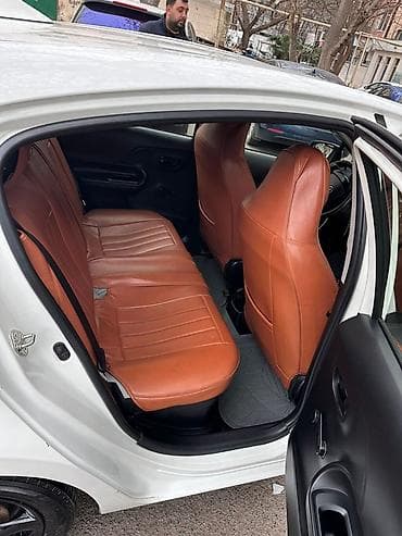 honda stream 2002: Toyota Aqua Hybrid icare depozit 300 azn gunluk 25 azn — 3