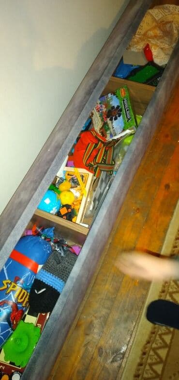 Quruducular: Tumba həm oturmaq üçün həm əlavə əşyaları yığmaq üçün qoymağa yer — 2