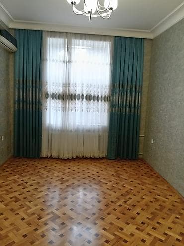 1 - ci məhəllə 4/2 - mərtəbəsində 3 otaqlı yol qırağı kombisi var polı