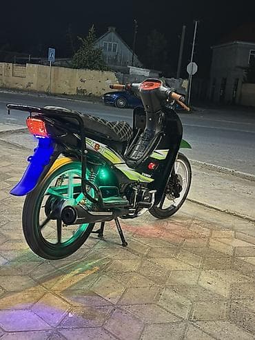 motorlu araba: Moped/skutər – şəhər içi rahat gediş üçün yığcam və qənaətcil model — 2