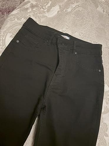 sort pişiklər: Qara rəngli qısa şalvar (capri) – klassik dord ciblə - Model:/qadın — 2