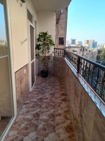 sumqayit 6 ci mikrorayon: Bakı, 4 otaqlı, Köhnə tikili, m. Elmlər Akademiyası, 110 kv. m — 13