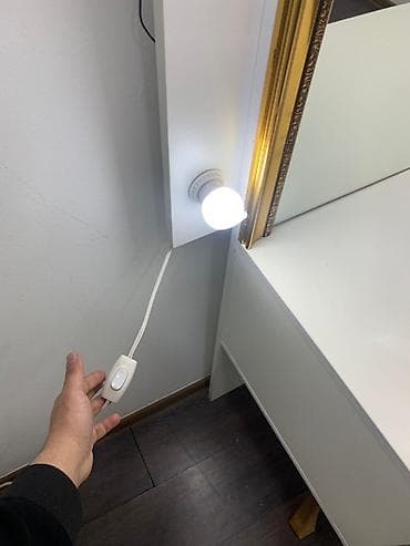 lak pol: İşlənmiş, Makiyaj üçün masa, Güzgülü — 5