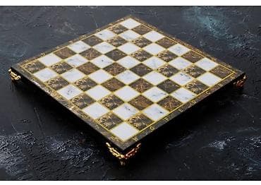 şahmat: Şahmat dəsti, qızılı və gümüşü rəngli parçaları olan, qara rəngli — 3