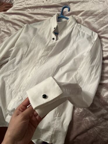 kişi kostyum modelleri: Ağ rəngli kişi smokinq köynəyi - Klassik “tuxedo” üslubu: sinə — 2