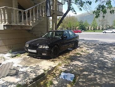 bmw satıram: BMW 3 Seriya (E36) sedan, qara rəng. - Kuzov: 4 qapılı sedan, qara — 2