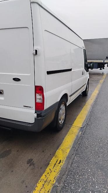 04 baqaji: Ford Transit: 2.2 l | 2009 il 218234 km Van body type — 8