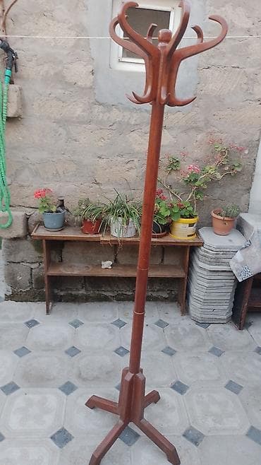 Digər mebel: Temiz taxtadan asilqan.Yaxwi vezoyyetdedi.30 manat — 2