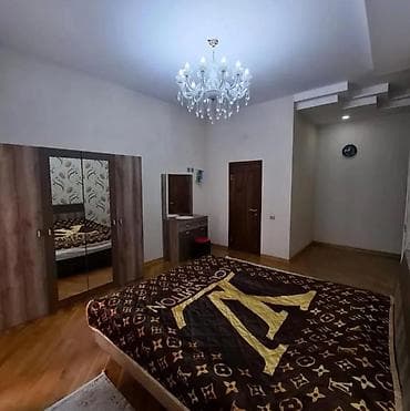Недвижимость: Geniş və işıqlı mənzil interyeri - Xol: Giriş hissəsində yerə taxta — 8