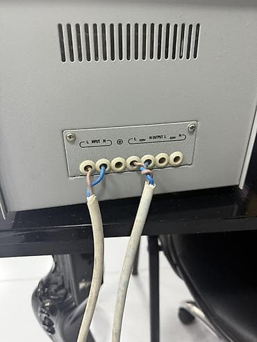 hava: taxtalar: Unical SVC-3000VA avtomatik AC gərginlik stabilizat - Model — 2