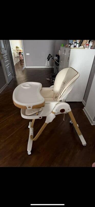 столик для кормления: Uşaq yemek masasi Hec bir qiriqi siniqi yoxdur Qiymet 40 azn Ünvan — 3