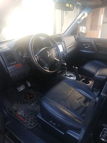 avtomobil acarları: Mitsubishi Pajero GLS, V6 benzinli SUV Xüsusiyyətlər: - Güclü V6 — 1