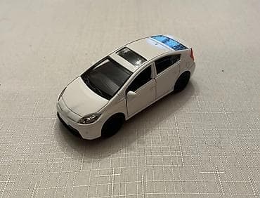 oyuncaq traktor: Qara rəngli Toyota Prius metal kolleksiya modeli - Miqyas: təxmini — 10