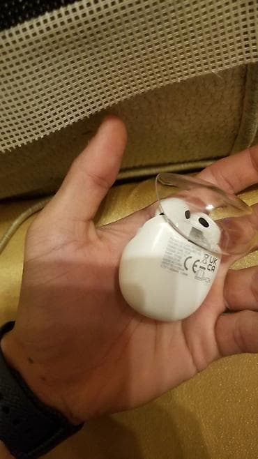 ucuz nausnikler: Simsiz stereo qulaqlıqlar – ağ rəngdə, şəffaf qapaqlı kompakt şarj — 4