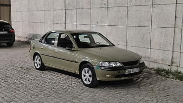 passat b5 ekran: Opel Vectra: 1.8 l | 1996 il Sedan — 1