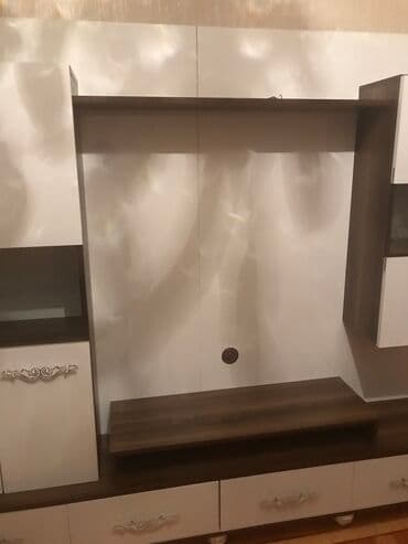 paxlava altlığı: İşlənmiş, Düz TV altlığı, Polkalı, Şüşəli — 2