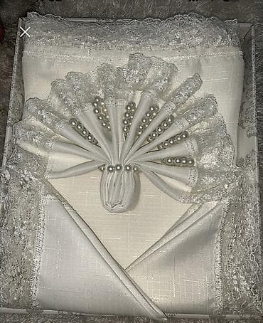 12 nəfərlik süfrə,1 runner,12 salfetka ve 12 üzük. Təzə, qutuda. Özüm