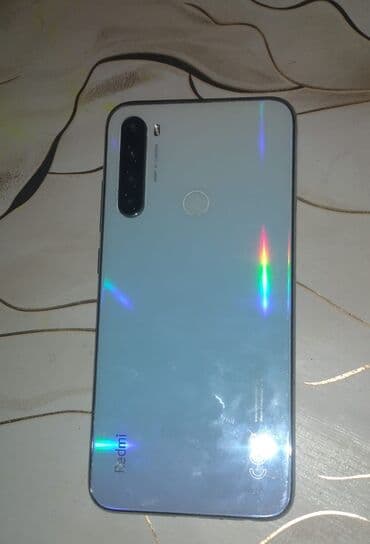 Xiaomi Redmi smartfon - Arxa tərəf: parlaq açıq mavi/qara çərçivə