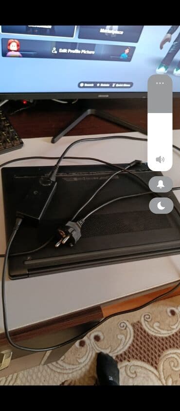 Masaüstü kompüterlər və iş stansiyaları: HP noutbuk alt tarafında küçük bir çatlak vardır ama hiç bir — 19