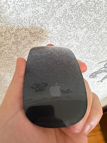 Apple MacBook: MacBook Pro m3 yenikidi 5 defe kinoya baxilib ustunde orginal adapdir — 5