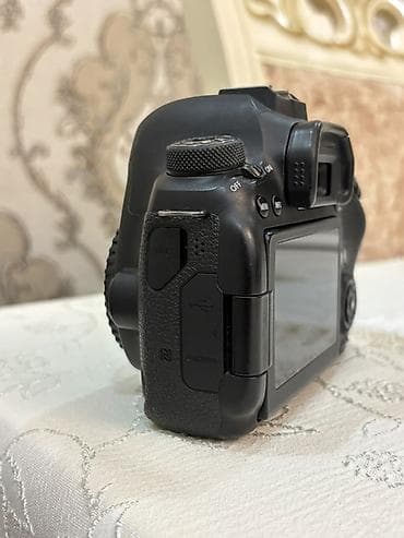 Xüsusiyyətləri Sensor: 26.2 MP tam-kadr CMOS. İşləyici “effective” — 7