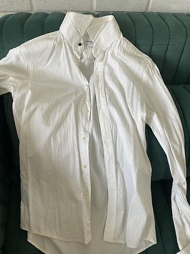 paradnı forma: Qara rəngli, üç hissədən ibarət olan kişi kostyumu və ağ toy — 8