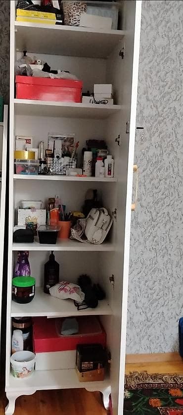skafi: Ağ rəngli təkqapılı şkaf - Minimalist dizayn, hamar ağ səth - Qızılı — 2