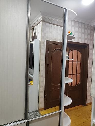 koridor dolabı: Dəhliz üçün şkaf – güzgülü, künc rəfli - Qapılar: 4 sürgülü panel – — 3