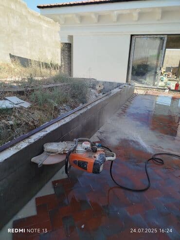 malyar işi: Səssiz tozsuz səliqəli kəsim. Beton katlavan monolit kubik — 2