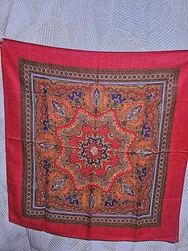 Baş geyimləri: Temiz yapon yaylıqları. tezedir qirmizi 15 man göy 20man. elmler — 6