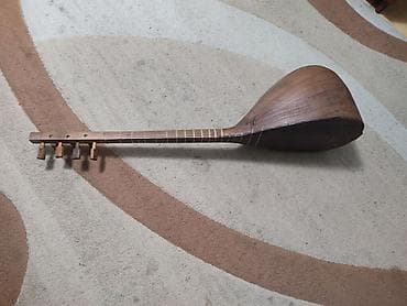 bas gitar: Saz – uzun saplı xalq çalğı aləti - Korpus: armud formalı, çoxzolaqlı — 3