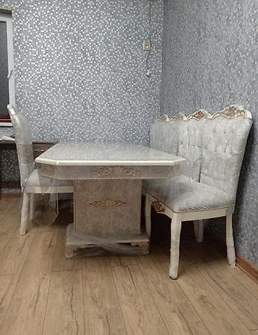 stulla: Qonaq otağı üçün klassik üslubda masa və stul dəsti. - Dəst tərkibi — 2