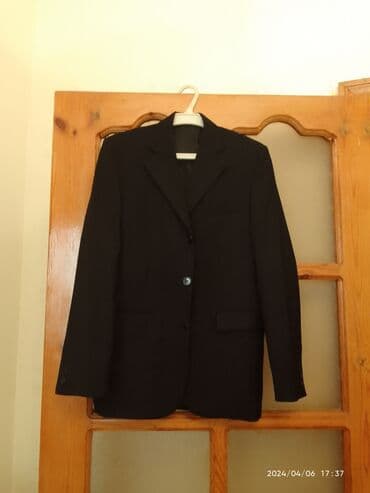 Kostyumlar: Klassik qara kişi pencəyi - Rəng: qara - Kəsim: iki düyməli, klassik — 1