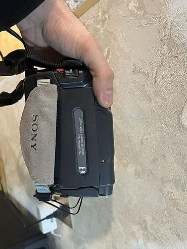 Kompüter, noutbuk və planşetlər: Sony Handycam Digital8 videokamera Xüsusiyyətlər: - Digital8 kasseta — 5