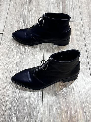 Qara qadın botları - Model: Aşağı boy, ön hissədə fermuarlı - Dizayn