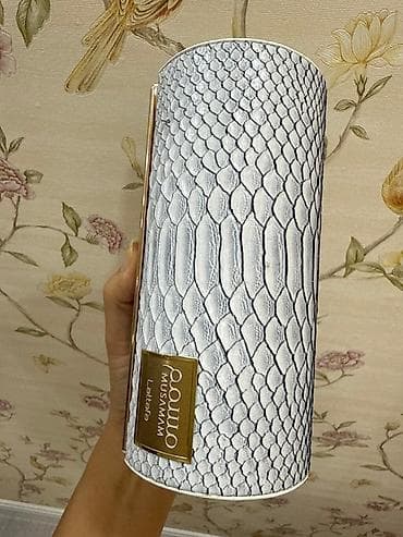 ağ kofta: Lattafa markasına aid, ağ rəngli ilan dərisi naxışlı qutuda təqdim — 1