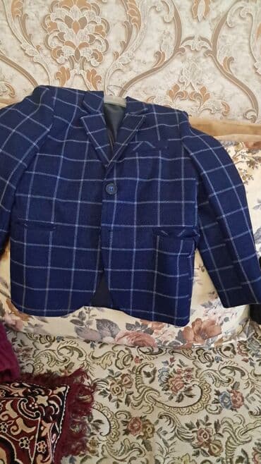 школьная форма для мальчиков: Uşaq üçün klassik üslubda göy rəngli pencək. - Naxış: Ağ-çəhrayı — 1