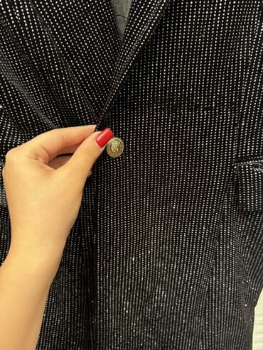 женские платья комбинация: Qara rəngdə, xırda parıltılı daşlarla bəzədilmiş qadın — 6